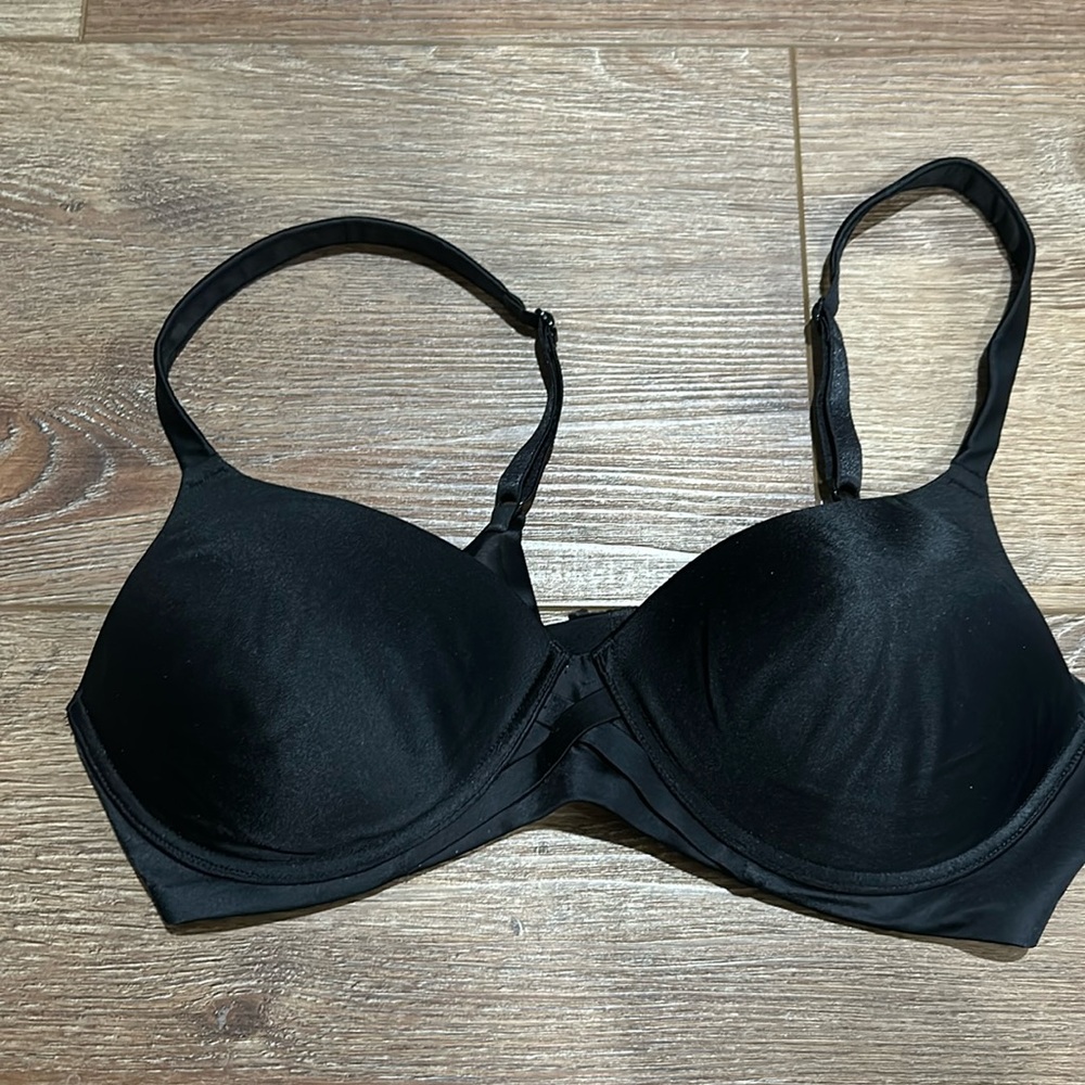 Black wireless bra
